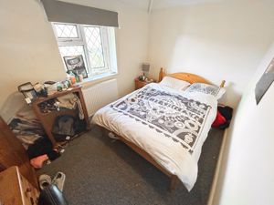 bed 3- click for photo gallery